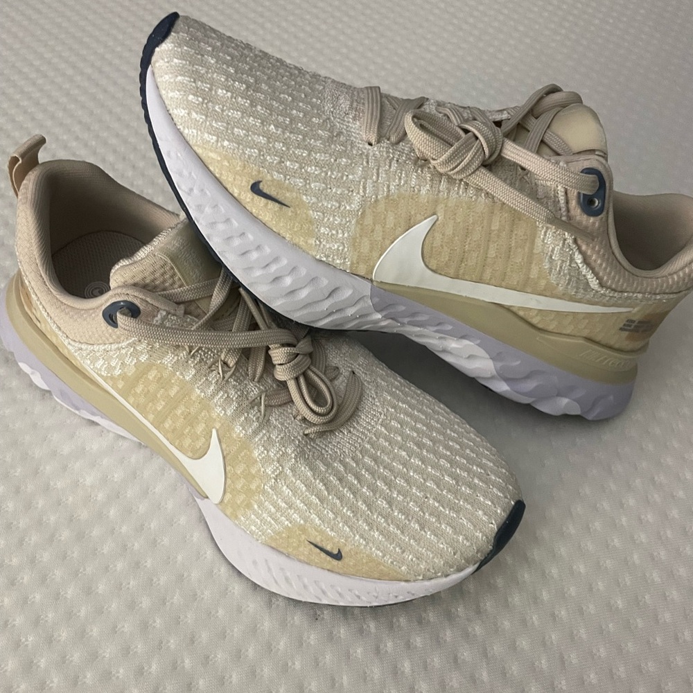 New - Women’s Nike React Infinity Flyknit Element Beige/White Sneakers